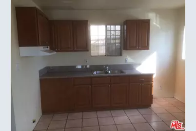 1031 W Century Blvd, Los Angeles, CA 90044 - Photo 9