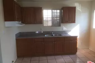 1031 W Century Blvd, Los Angeles, CA 90044 - Photo 9