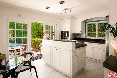 10216 Cielo Dr, Los Angeles, CA 90210 - Photo 13