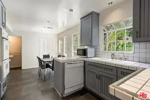 1041 Chantilly Rd, Los Angeles, CA 90077 - Photo 25