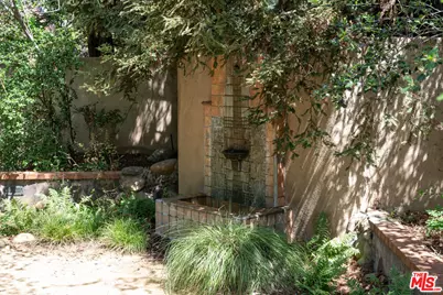 103 S Van Ness Ave, Los Angeles, CA 90004 - Photo 9
