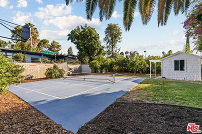 22505 Macfarlane Dr, Los Angeles, CA 91364 - Photo 37