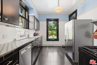 2624 Van Buren Pl, Los Angeles, CA 90007 - Photo 17