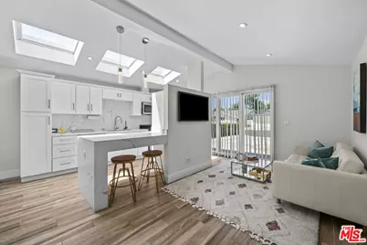 7528 Newcastle Ave, Reseda, CA 91335 - Photo 15