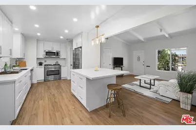 7528 Newcastle Ave, Reseda, CA 91335 - Photo 5