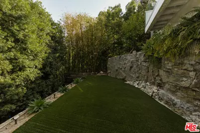 8618 Franklin Ave, Los Angeles, CA 90069 - Photo 9