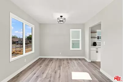 214 E 76th Pl, Los Angeles, CA 90003 - Photo 9