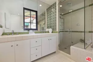 1701 Queens Ct, Los Angeles, CA 90069 - Photo 35