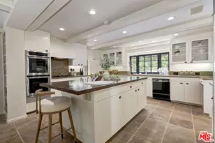 1701 Queens Ct, Los Angeles, CA 90069 - Photo 23