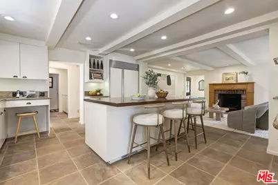 1701 Queens Ct, Los Angeles, CA 90069 - Photo 19
