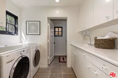 1701 Queens Ct, Los Angeles, CA 90069 - Photo 27