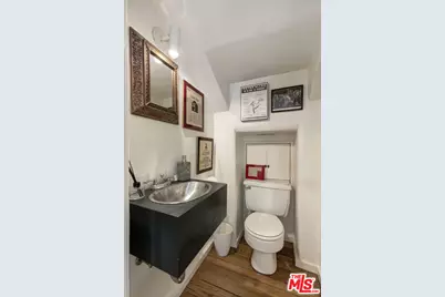 1701 Queens Ct, Los Angeles, CA 90069 - Photo 29