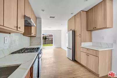 21001 Gault St, Los Angeles, CA 91303 - Photo 9