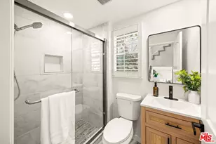 1098 Everett Pl, Los Angeles, CA 90026 - Photo 17
