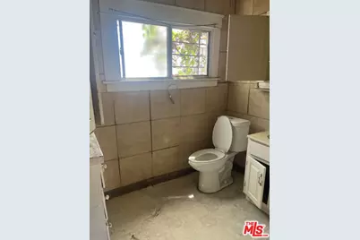 1346 W 61st St, Los Angeles, CA 90044 - Photo 17