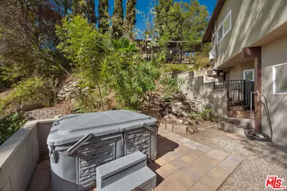 2458 Zorada Dr, Los Angeles, CA 90046 - Photo 35