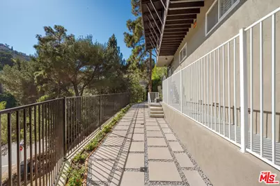 2458 Zorada Dr, Los Angeles, CA 90046 - Photo 9