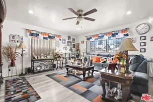 553 W 109th St, Los Angeles, CA 90044 - Photo 13
