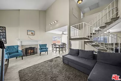 15362 Rhododendron Dr, Santa Clarita, CA 91387 - Photo 3