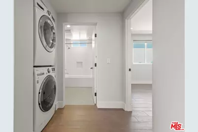 935 N Hudson Ave #401, Los Angeles, CA 90038 - Photo 17
