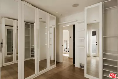8061 Woodland Ln, Los Angeles, CA 90046 - Photo 19