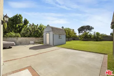 9633 Lilly Ct, Los Angeles, CA 91325 - Photo 37