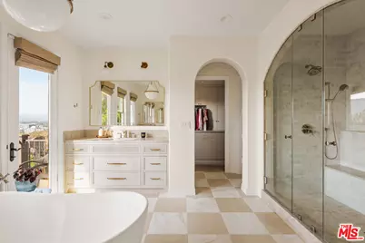 7585 Shore Cliff Dr, Los Angeles, CA 90045 - Photo 23