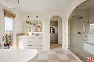 7585 Shore Cliff Dr, Los Angeles, CA 90045 - Photo 23