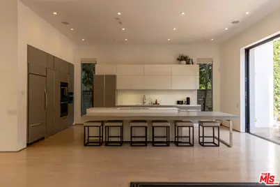 132 N Laurel Ave, Los Angeles, CA 90048 - Photo 11