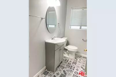 8102 Norwich Ave, Los Angeles, CA 91402 - Photo 9