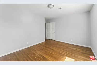 8102 Norwich Ave, Los Angeles, CA 91402 - Photo 17