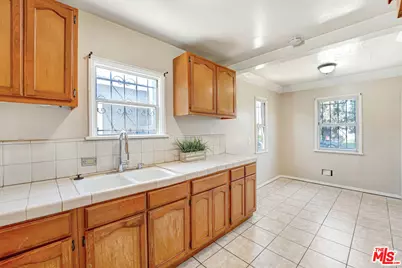 9136 S Harvard Blvd, Los Angeles, CA 90047 - Photo 5