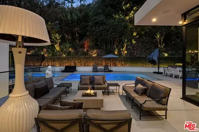 1049 Loma Vista Dr, Beverly Hills, CA 90210 - Photo 45