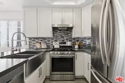 11110 Camarillo St #122, Toluca Lake, CA 91602 - Photo 11