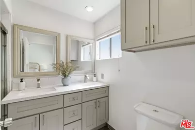 11110 Camarillo St #122, Toluca Lake, CA 91602 - Photo 23