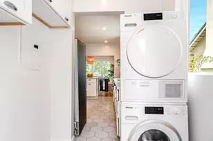 552 N Bronson Ave, Los Angeles, CA 90004 - Photo 13