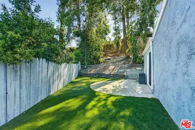27706 Haxton Dr, Santa Clarita, CA 91351 - Photo 19
