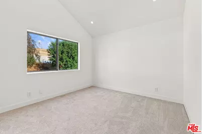 9400 Aqueduct Ave, Los Angeles, CA 91343 - Photo 17