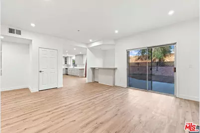 9400 Aqueduct Ave, Los Angeles, CA 91343 - Photo 11