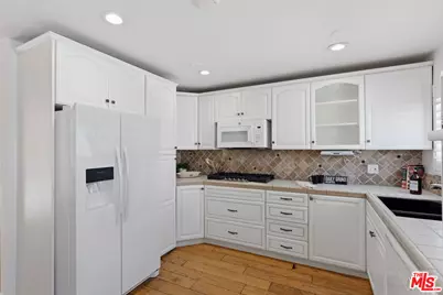 10030 Owensmouth Ave #67, Los Angeles, CA 91311 - Photo 11