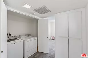 10030 Owensmouth Ave, Los Angeles, CA 91311 - Photo 17