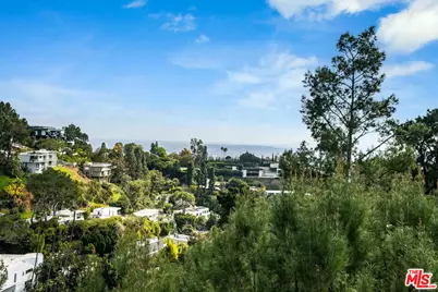 9234 Kinglet Dr, Los Angeles, CA 90069 - Photo 27