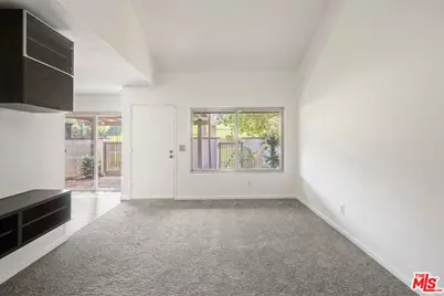 24817 Sand Wedge Ln, Santa Clarita, CA 91355 - Photo 5