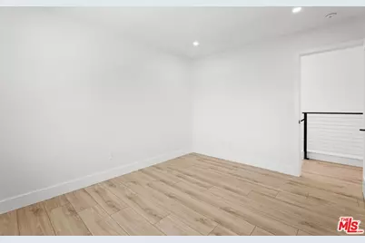 19701 Blythe St, Los Angeles, CA 91306 - Photo 27