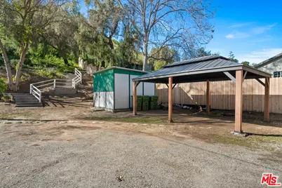 10327 Wheatland Ave, Sunland, CA 91040 - Photo 17