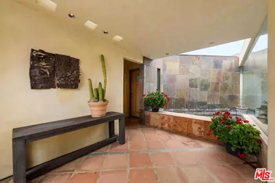 1058 Vista Grande Dr, Pacific Palisades, CA 90272 - Photo 17