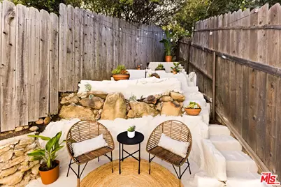 6837 Cahuenga Park Trl, Los Angeles, CA 90068 - Photo 23