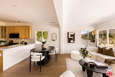6837 Cahuenga Park Trl, Los Angeles, CA 90068 - Photo 7