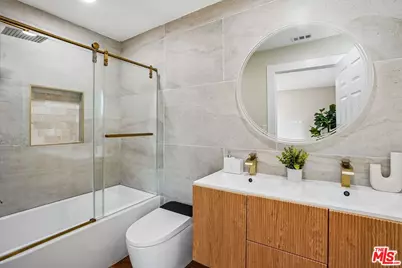 8855 Lilienthal Ave, Los Angeles, CA 90045 - Photo 25