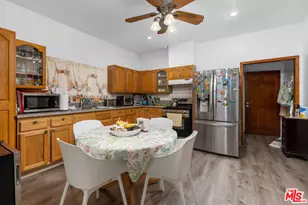 1379 W 37th Pl, Los Angeles, CA 90007 - Photo 13